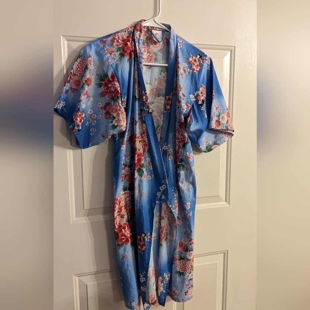 Sakuri Shoji Co. Floral Kimono Size 35, Blue with Pink and Red Flowers - Picture 2 of 11